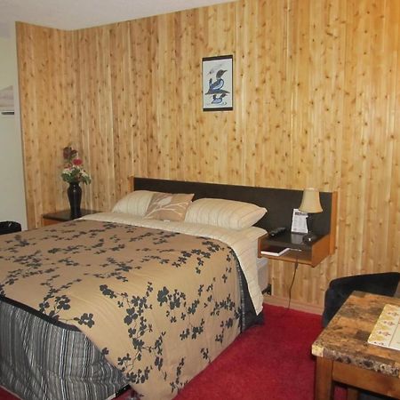 Hide Away Inn Dryden Exterior photo