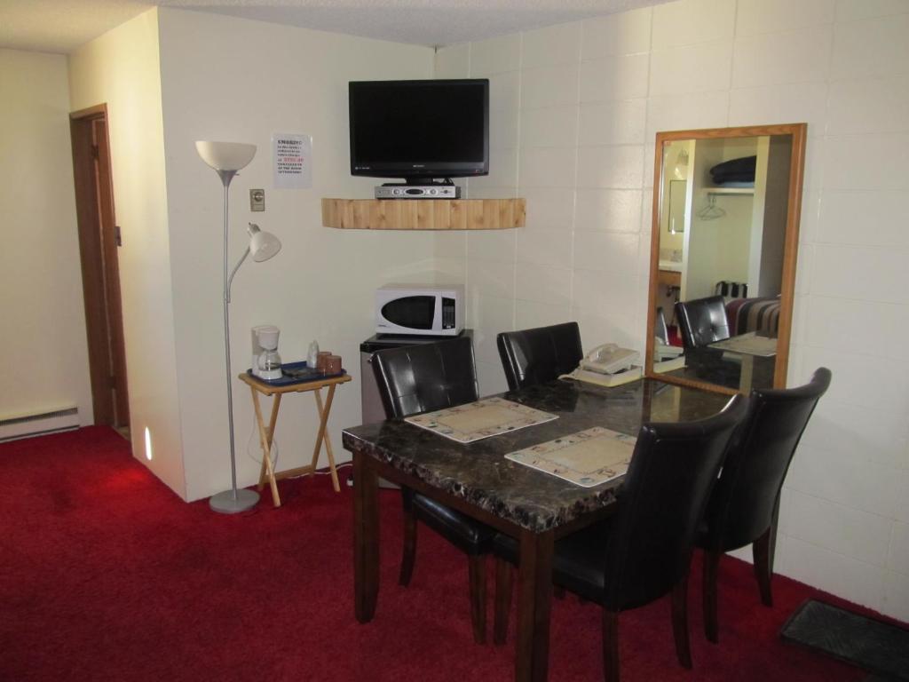 Hide Away Inn Dryden Room photo