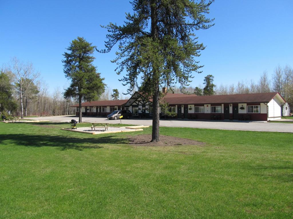 Hide Away Inn Dryden Exterior photo